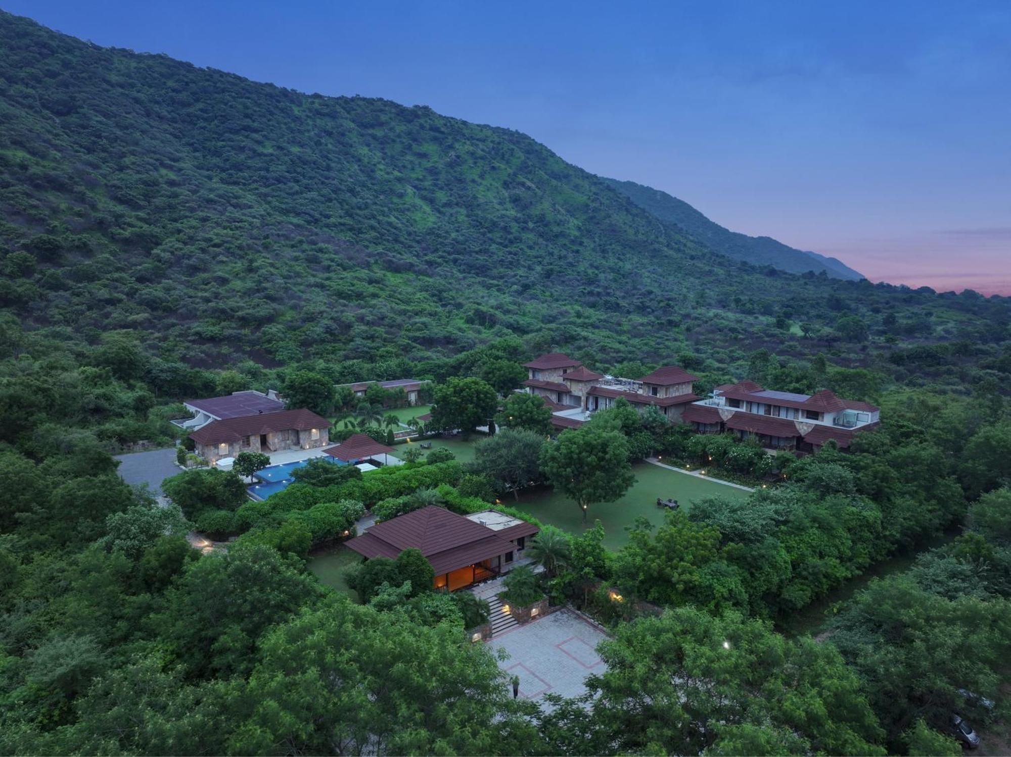 Anandam - A Luxury Resort In Udaipur Exterior photo